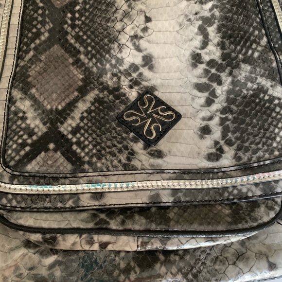 Simply Vera Wang Python Silver Crossbody Purse - Picture 2 of 8